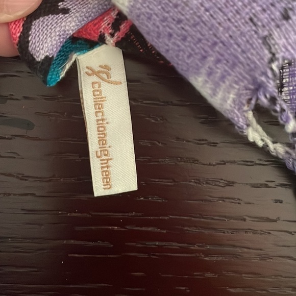 Scarf - Collectioneighteen - 100% Acrylic - Beautiful Detailed print - Picture 3 of 5